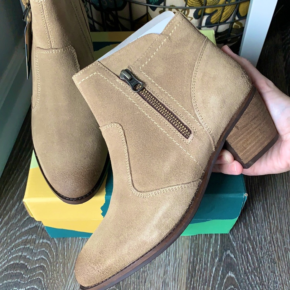 Earth “West Ralston” Ankle Boot. Dark Taupe 8.5